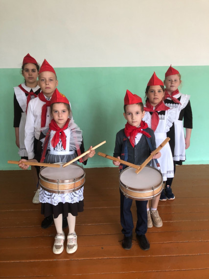 Встреча с пионерами «Листая славные страницы».
